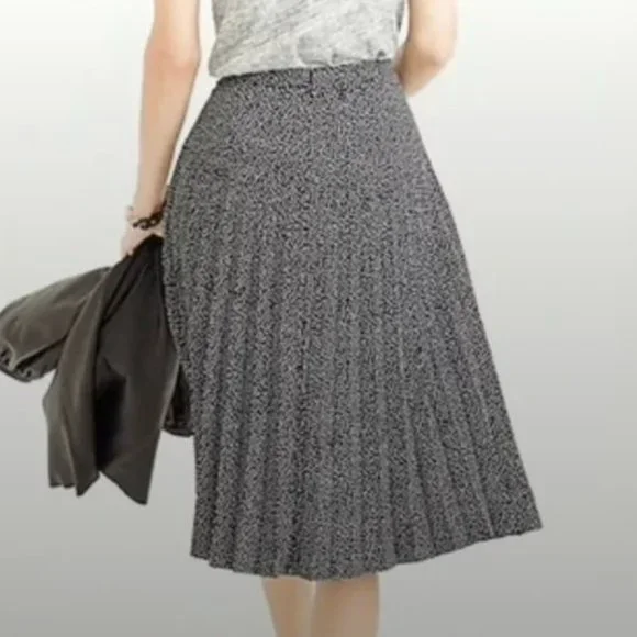 J. Crew Pleated Polka Dot Skirt - Size 2 - Picture 2 of 3